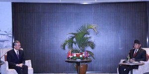 भौतिक पूर्वाधारका आयोजनालाई गति दिन चीन सरकारलाई माओवादी अध्यक्ष प्रचण्डको आग्रह 