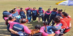 नेपाली महिला क्रिकेट टोलीले कतारको सामना गर्दै