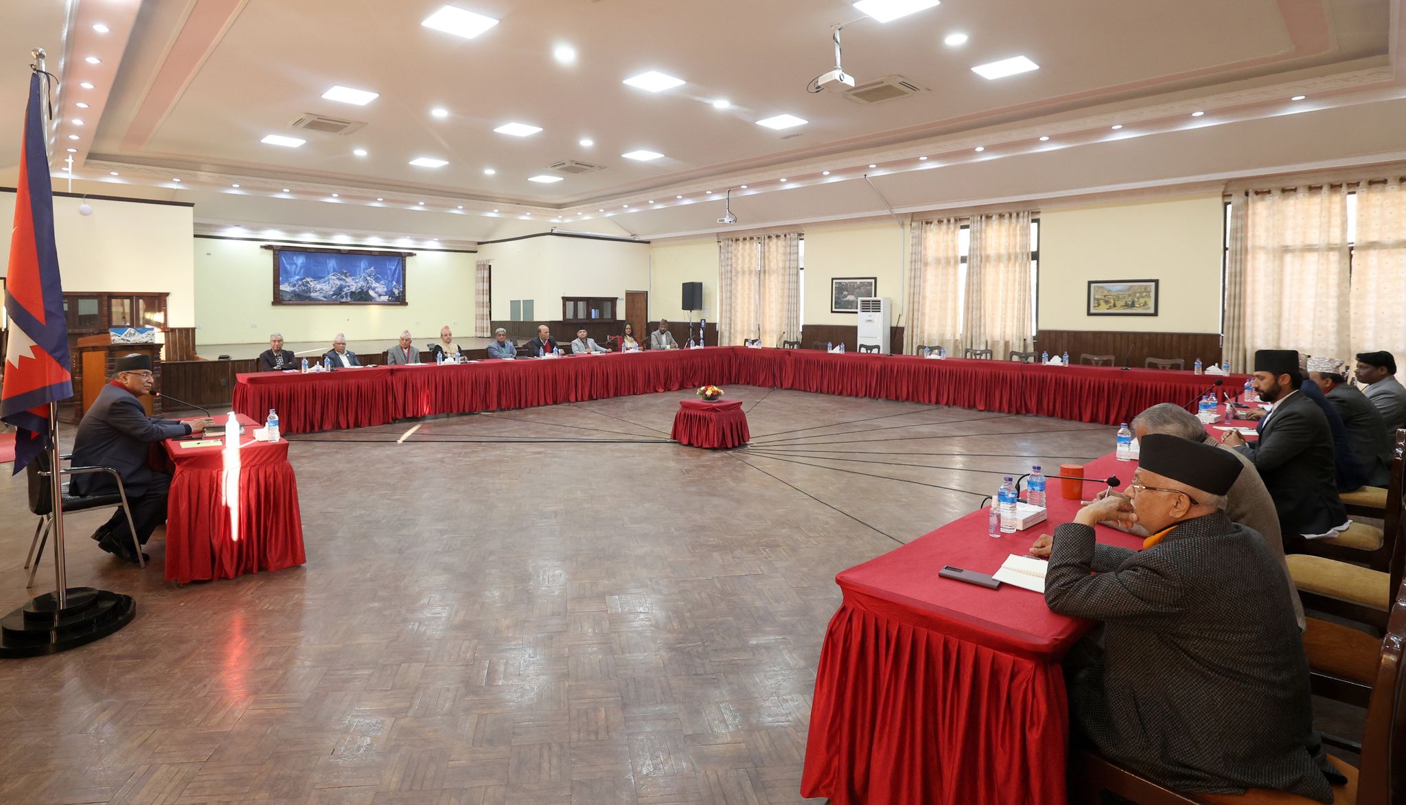 सर्वदलीय बैठक : एमाले अध्यक्ष ओली बैठकबाट बाहिरिए