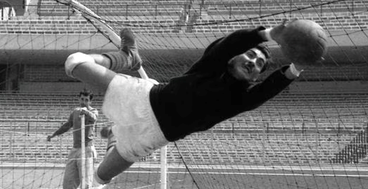 ५ वटा विश्वकप खेल्ने पहिलो फुटबलर एन्टोनियो कार्बाहलको निधन