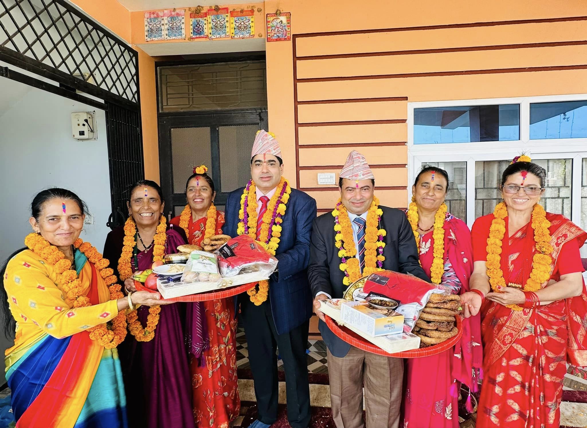 पूर्वमन्त्री ढकालद्वारा टिका ग्रहण