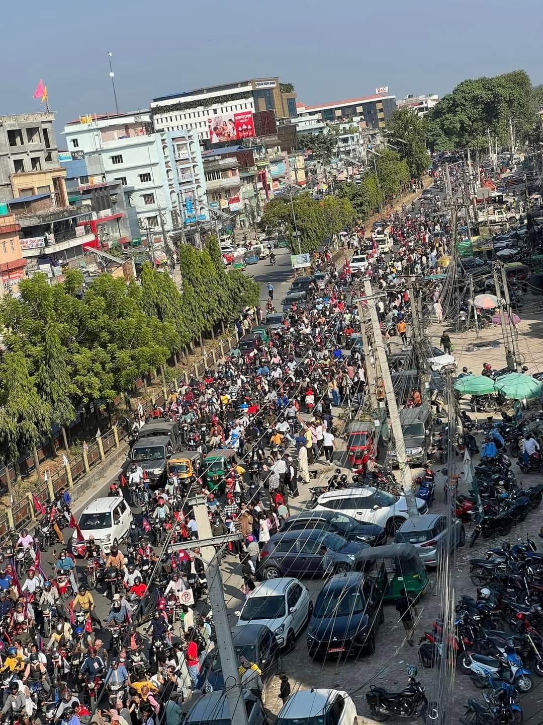 झापामा पुर्वराजाको भव्य स्वागत, दुर्गा प्रसाईँका पक्षमा नाराबाजी