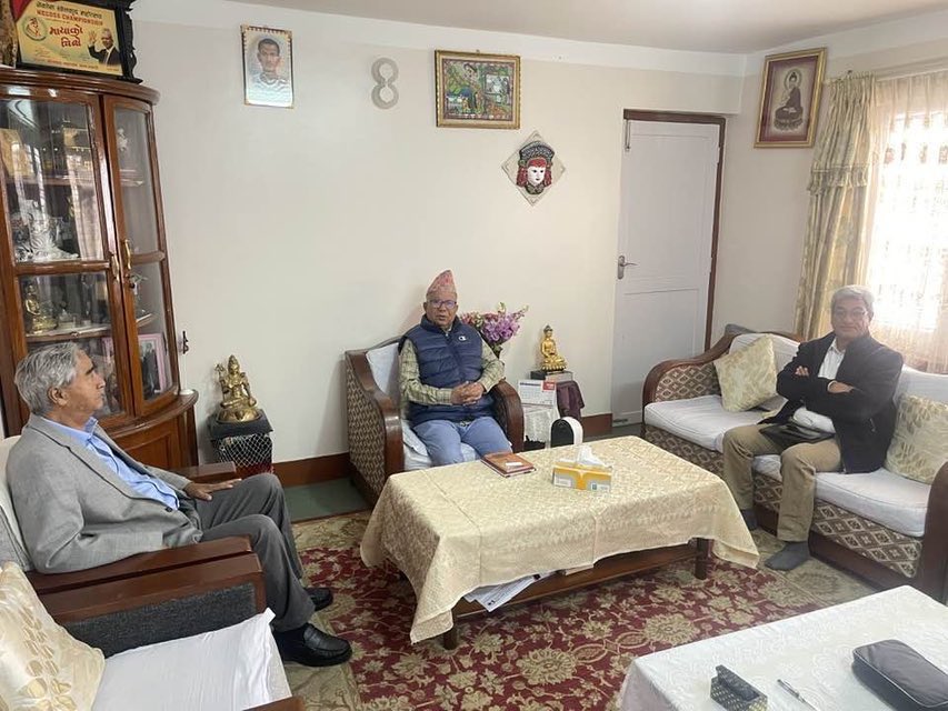 माधव नेपाललाई भेट्न कोटेश्वर पुगे देउवा