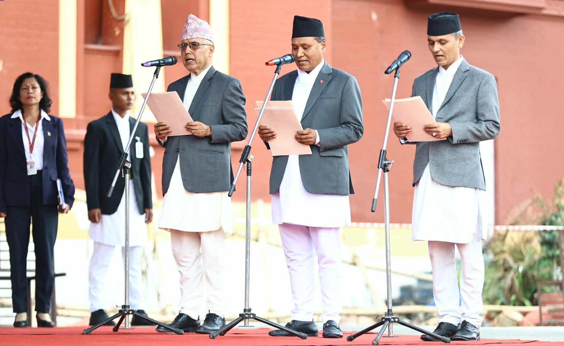नवनियुक्त तीन मन्त्रीले लिए शपथ