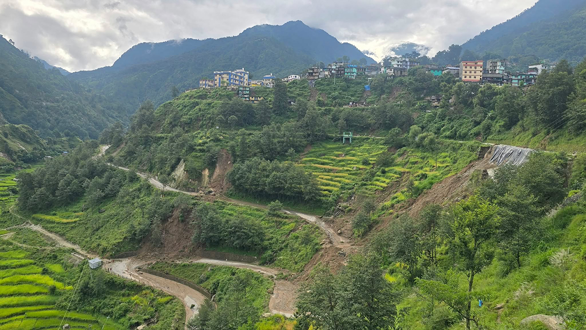 सुदूरपश्चिममा अविरल वर्षा, पाँच पहाडी जिल्लामा सार्वजनिक यातायात बन्द