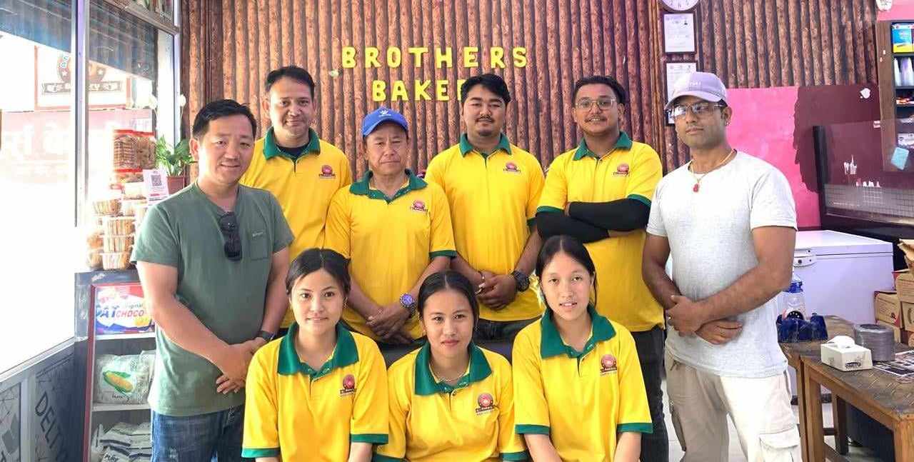 बेकरीबाट मासिक दुई लाख आम्दानी गर्दै धरानका दुई युवक