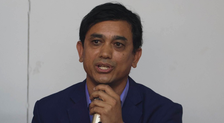 ढाकाकुमार श्रेष्ठको कारबाहीमाथि संसद सचिवालयले अध्ययन गर्ने