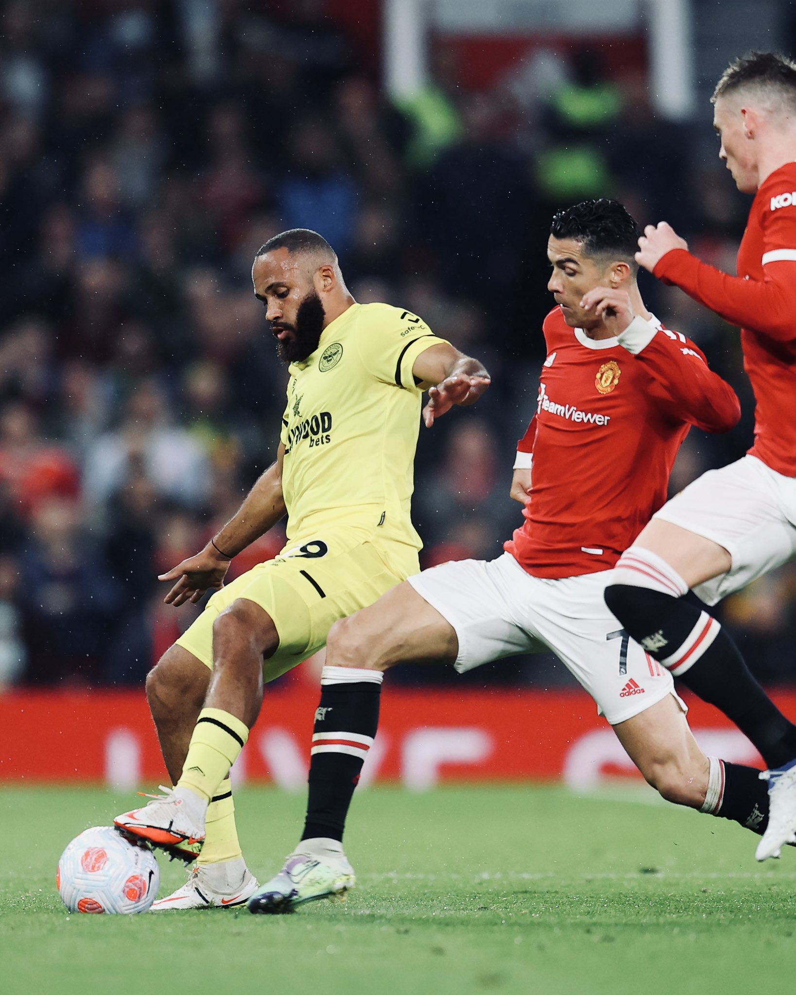 इंग्लिस परीयार लिग : युनाईटेडको सहज जित