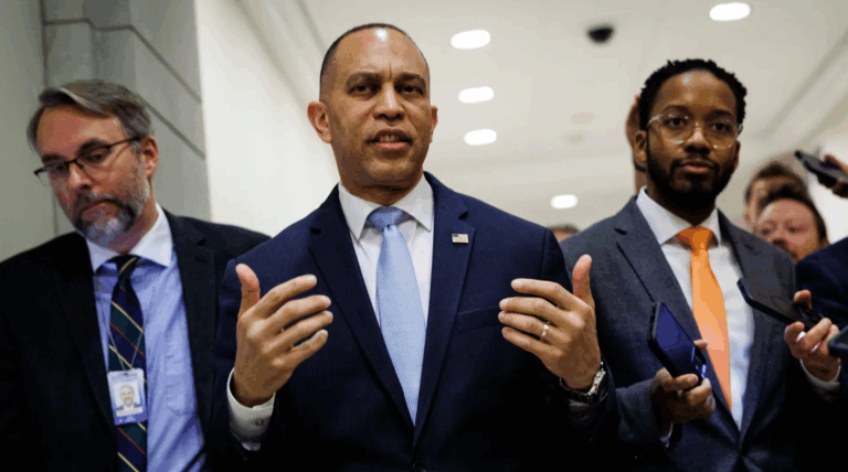 ट्रम्पलाई हटाउन २५औँ संशोधन प्रयोग गर्ने पक्षमा डेमोक्रेटहरू