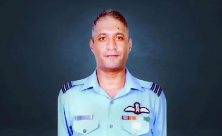 हेलिकप्टर दुर्घटनामा जीवितै उद्धार गरिएका भारतीय क्याप्टेनको निधन