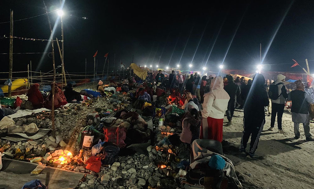 देशभरका शिवालयमा शतबीज छर्न भक्तजनको भिड