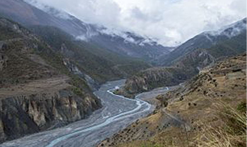 मर्स्याङ्दीमा खसेर प्रहरी जवान बेपत्ता