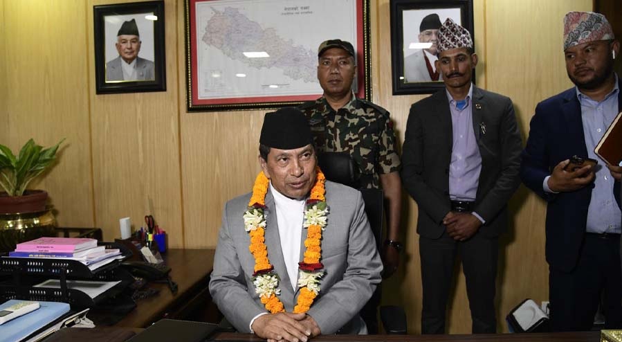 गृहमन्त्रीको पहिलो निर्णयः मिटरब्याज पीडितको समस्या समाधान गर्न पहल गर्ने