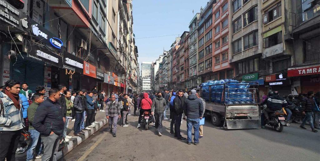 नयाँ सडक क्षेत्रमा पार्किङ निषेध गरेपछि व्यवसायीको विरोध