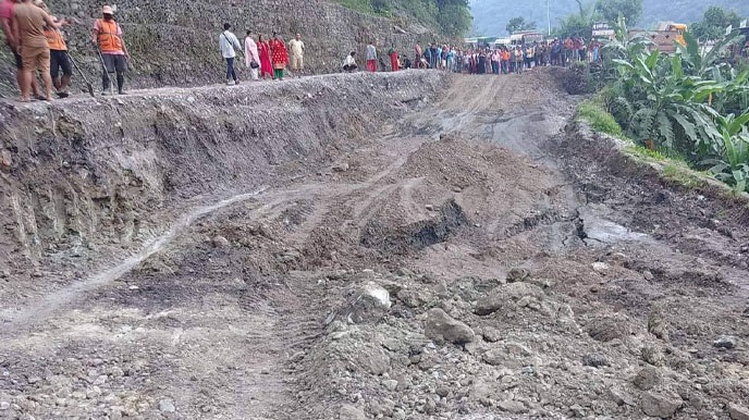 तानसेन बुटवल सडक भासियो, आवागमन बन्द 