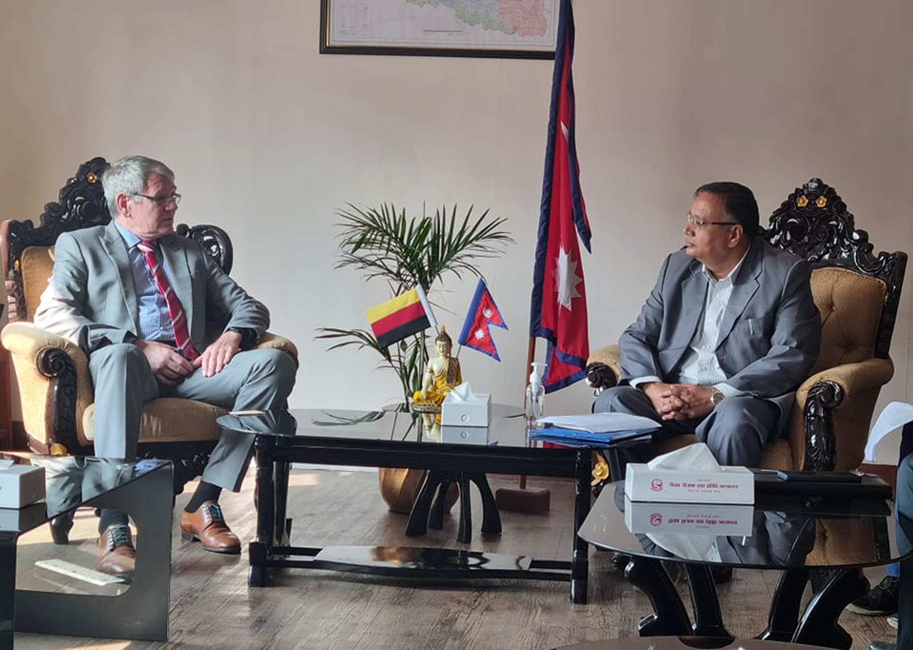 शिक्षामन्त्री पौडेल र जर्मनका राजदूतबीच भेटवार्ता