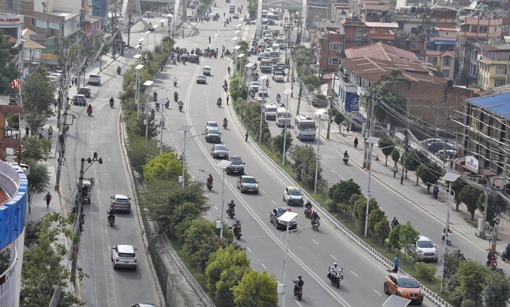 सडक खाली नगरी संसद पुगे राष्ट्रपति, पहिले जस्तो भएन तामझाम 