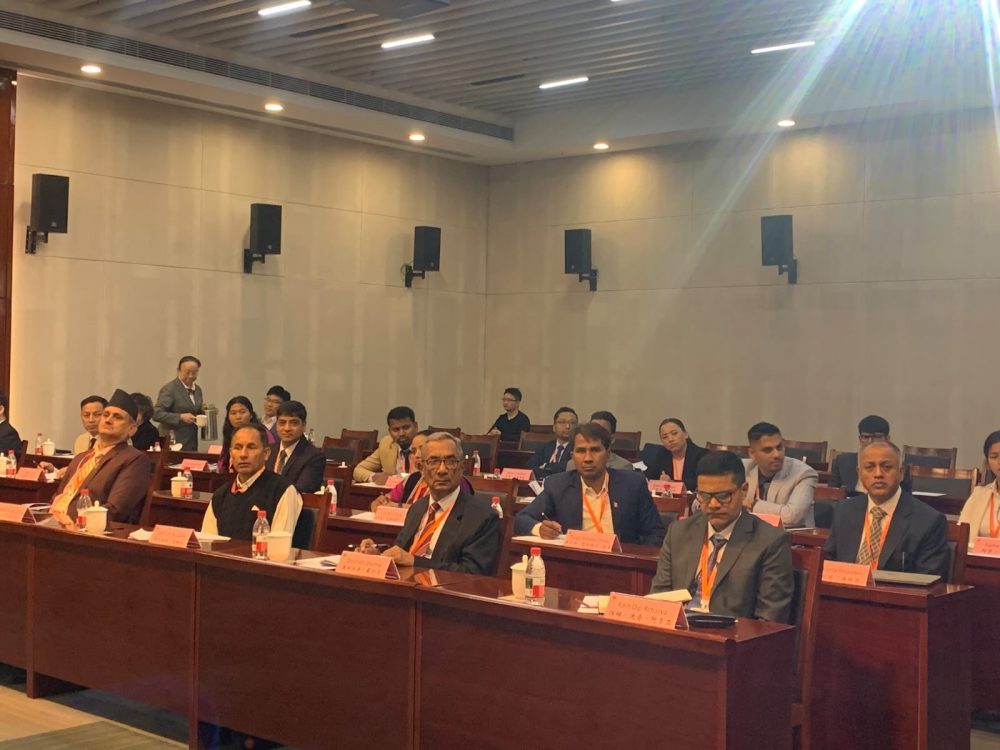 माओवादी केन्द्रका नेताहरु र चिनियाँ कम्युनिष्ट नेताहरुबीच भेट