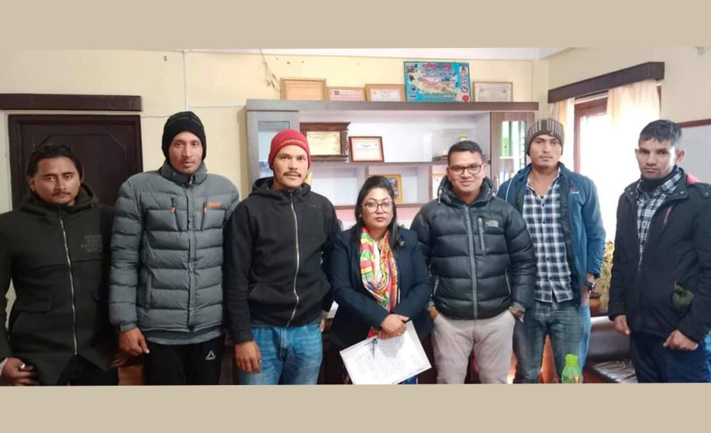 भेलुबाजेका हर्कत नियन्त्रण गर्न भन्दै सिडिओलाई ज्ञापन पत्र