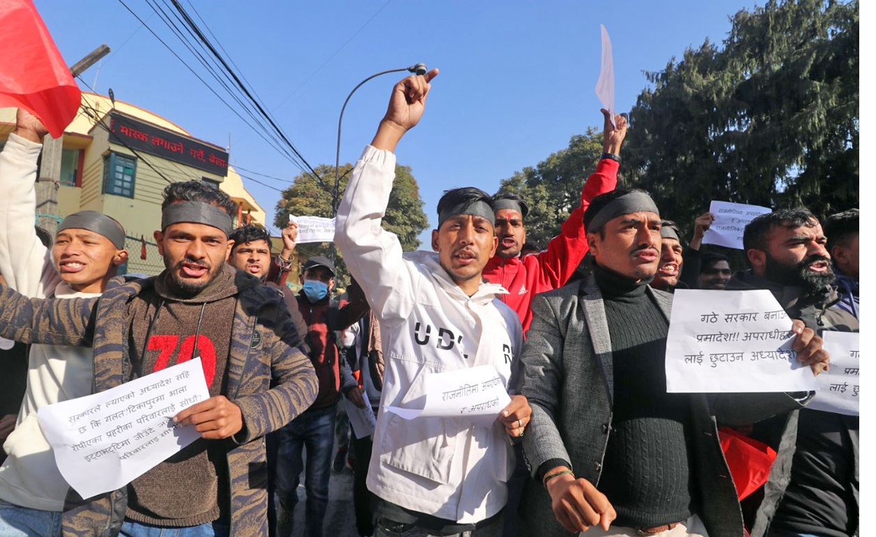 रेशम चौधरीलाई छुटाउन खोजिएको भन्दै एमाले सम्बद्ध विद्यार्थी संगठनद्धारा विरोध प्रदर्शन