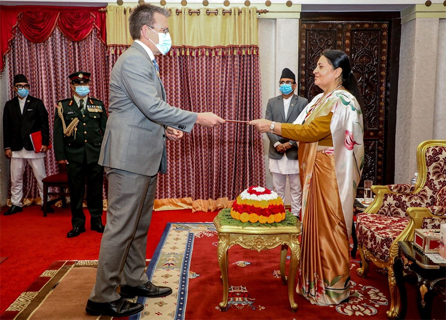 अमेरिकी राजदूतले बुझाए राष्ट्रपतिसमक्ष ओहोदाको प्रमाणपत्र