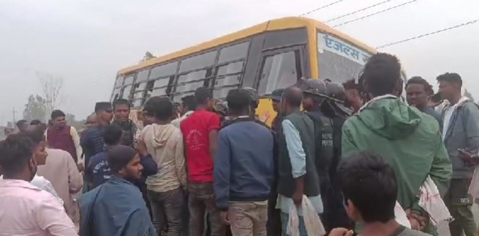 दुर्घटनापछि जनकपुर तनावग्रस्त, स्कुलबसको ठक्करबाट मृत्यु हुनेको संख्या २ पुग्यो