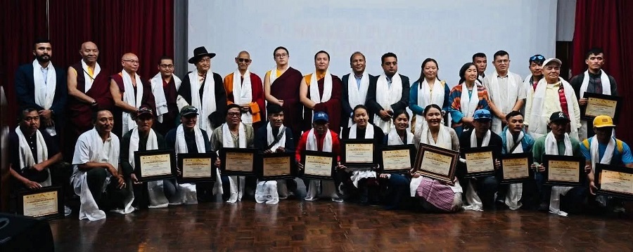मनास्लुको ७० वर्षे गौरव : २७ आरोही र पर्यटनकर्मी सम्मानित