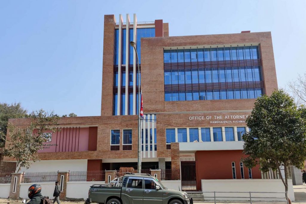 पूर्वगृहमन्त्री लामिछानेलाई मुद्दा नचल्ने निर्णयको फाइल महान्यायाधिवक्ताको कार्यालयमा