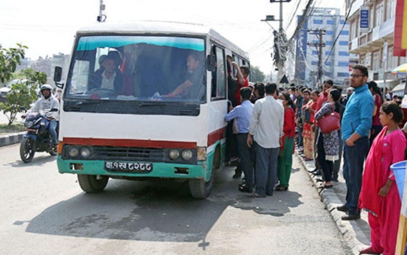 काठमाडौंबाट भोट हाल्न जानेको संख्या बढ्यो, कोटेश्वरमा बिहानैदेखि जाम