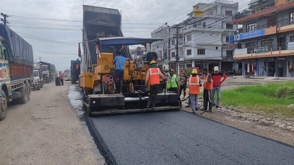 बुटवल–नारायणघाट सडकमा कालोपत्रको परीक्षण सुरु