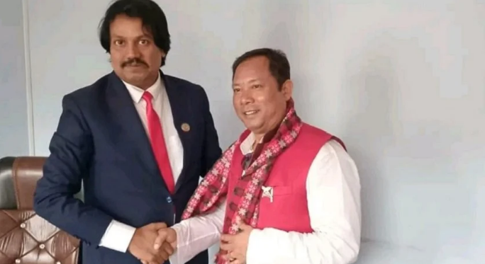 डा.सिके राउत र रेशम चौधरीबीच भेटघाट 