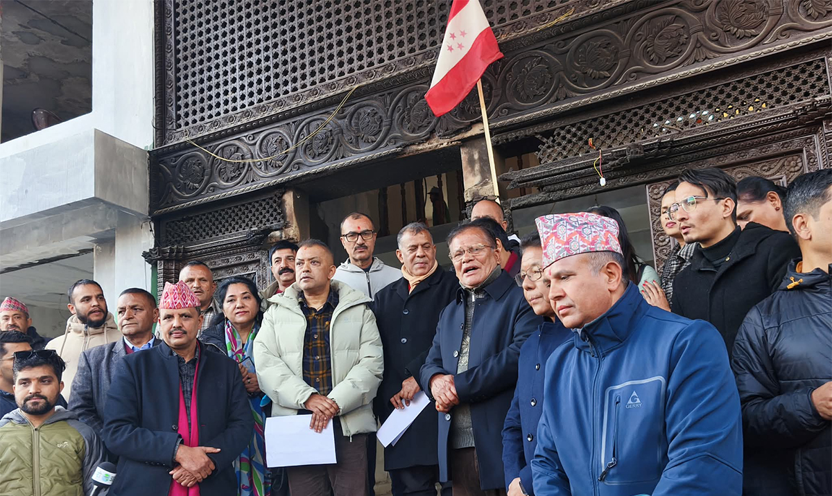 कांग्रेस विशेष महाधिवेशन पक्षधरले बुझाए स्मरण पत्र