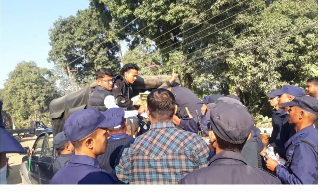 निर्वाचन बिथोल्न खोजेको आरोपमा नेकपा बहुमतका ७ जना कार्यकर्ता पक्राउ