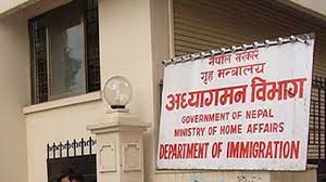 पाँच महिनामा पाँच लाखभन्दा बढी नेपालीले देश छाडे