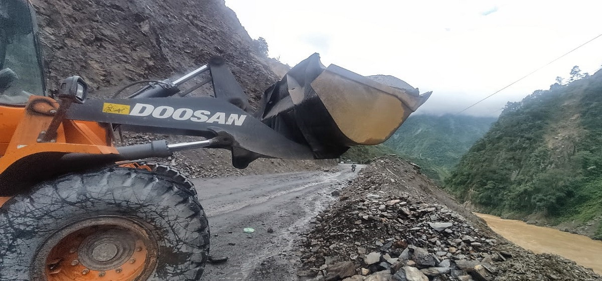 नारायणगढ-मुग्लिन सडकमा पहिरोसँग जुध्न तयारी, उपकरण र जनशक्ति २४सै घण्टा स्ट्यान्डबाइ