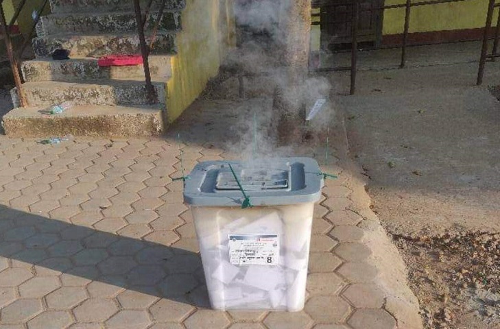 एसिड प्रयोग गरि मतपेटिकामा आगजनी