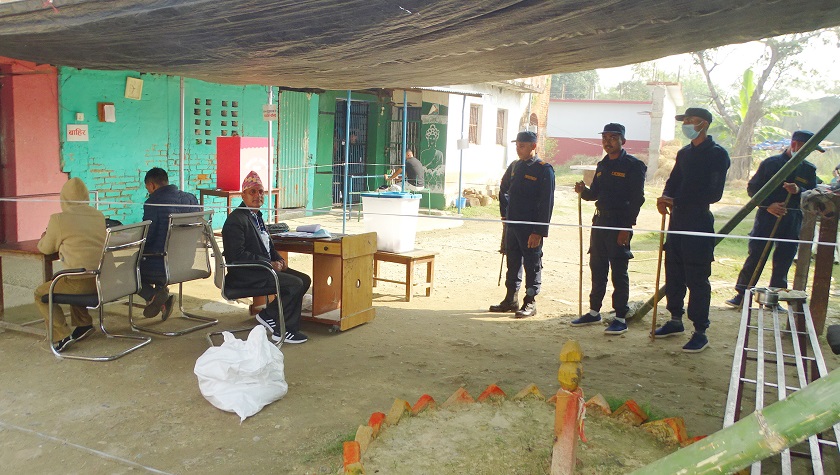 ५२ जना कैदी बन्दीले गरे रुपन्देहीबाट मतदान