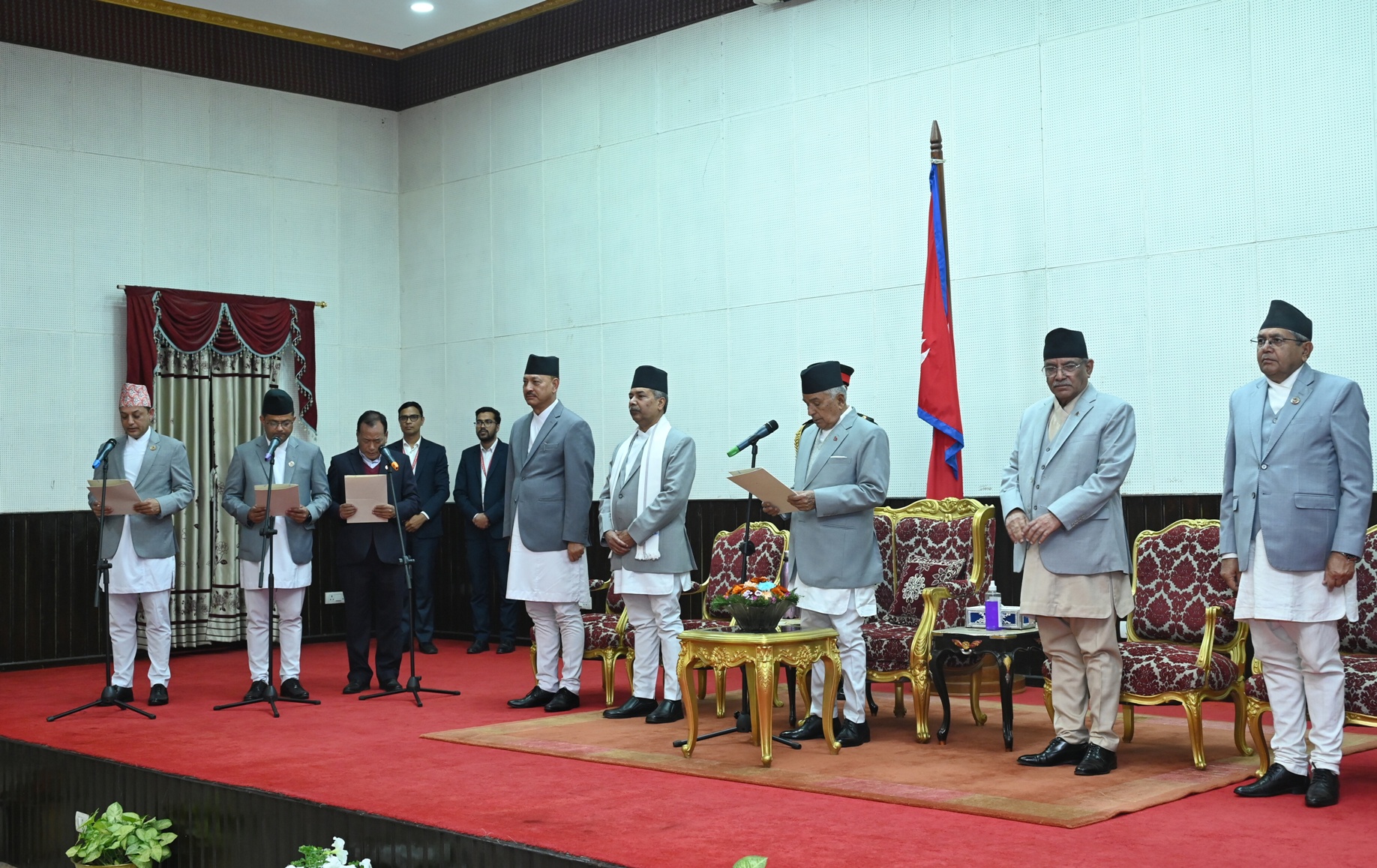 नवनियुक्त तीन मन्त्रीले सपथ लिए