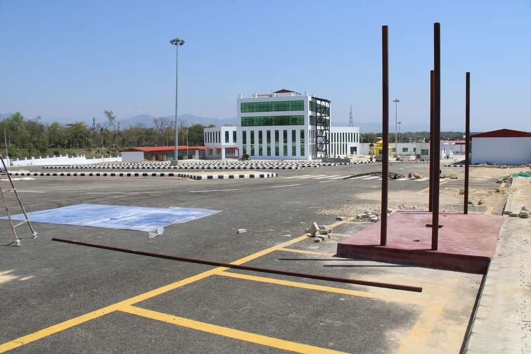 कोहलपुरमा बन्यो १६ करोड लगानीमा सपिङ कम्प्लेक्स सहितको बसपार्क