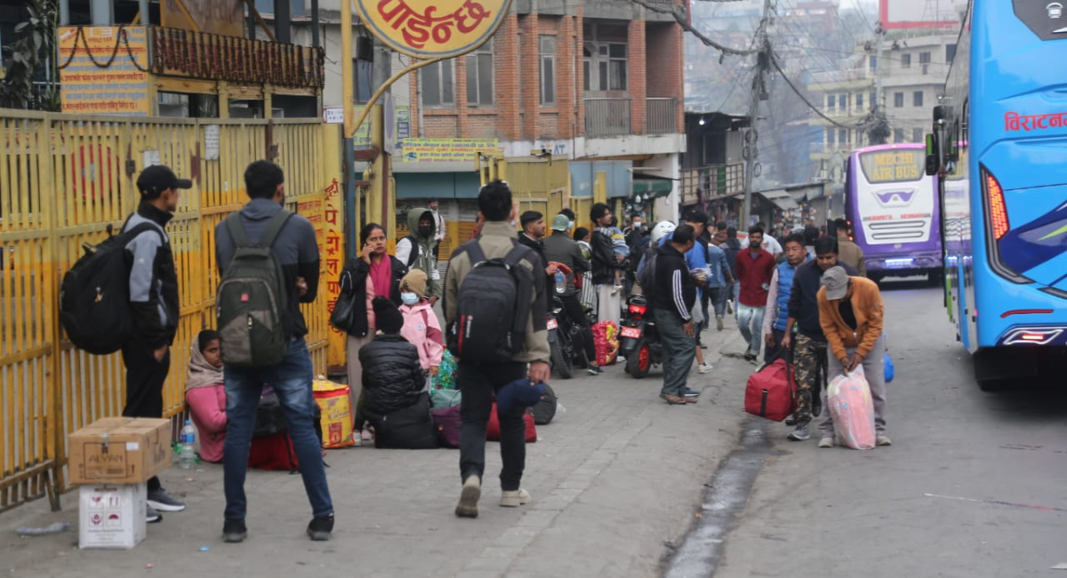 निर्वाचनका लागि साढे ७ लाखभन्दा बढीले उपत्यका छाडे