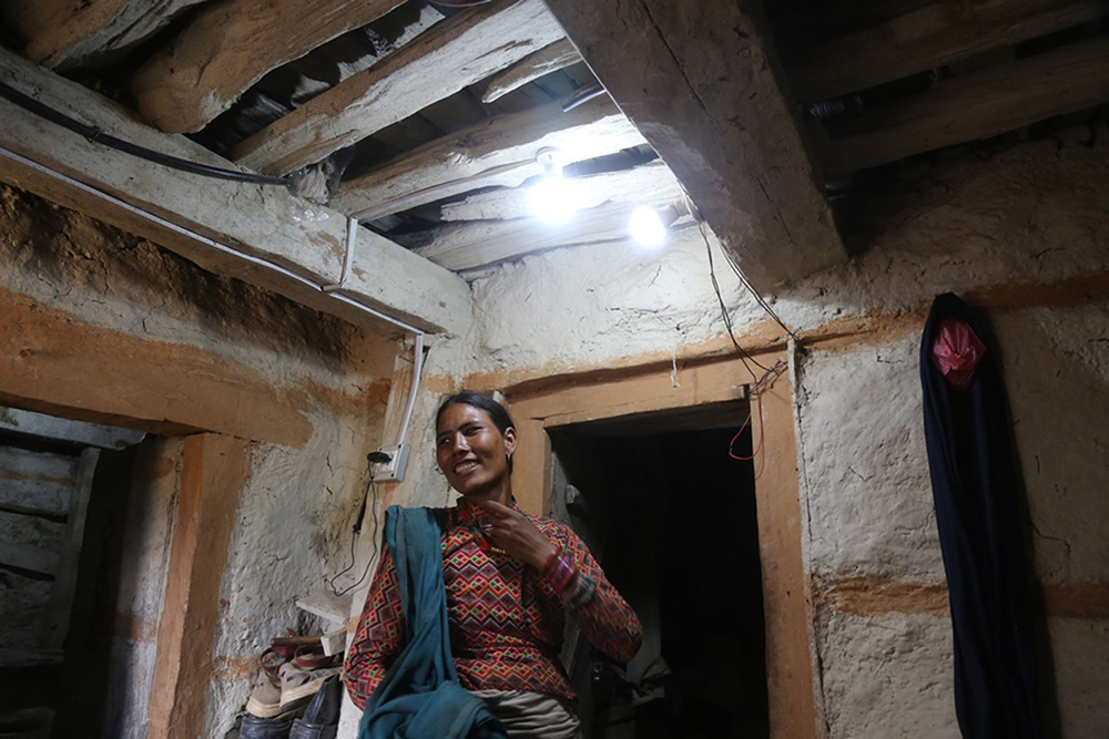 उपल्लो दुखुमा पोल गाडेको चार वर्षपछि बिजुली बल्यो