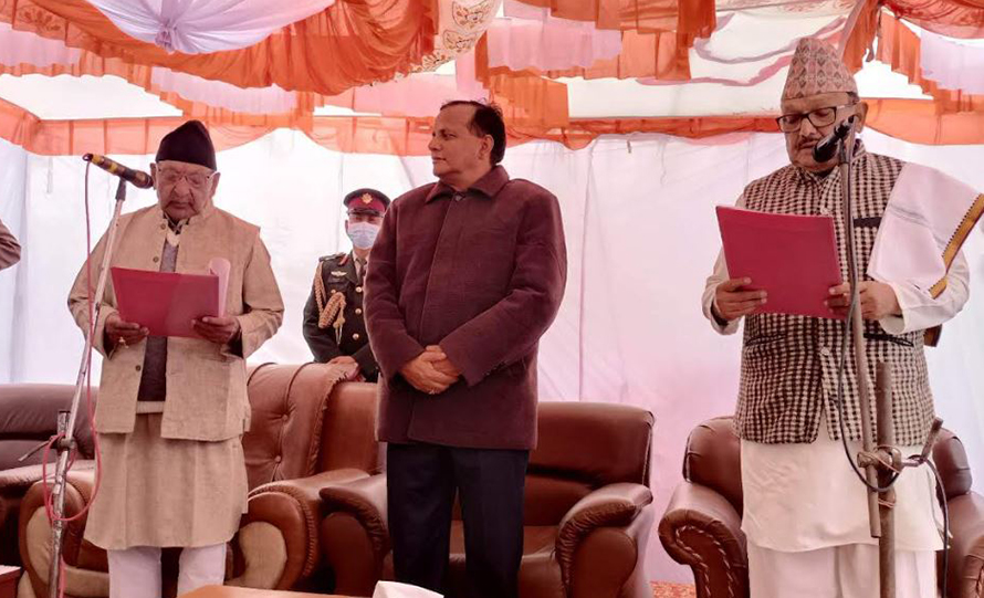 मधेश प्रदेशका ज्येष्ठ सदस्य न्यौपानेले लिए शपथ