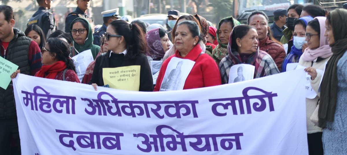 दलहरू होसियार भन्दै माइतीघरमा महिलाहरूको प्रदर्शन 