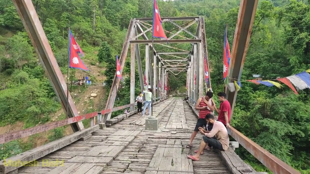 फाटो खिच्ने क्रममा गोदावरी पुलबाट खसेर एक जनाको मृत्यु