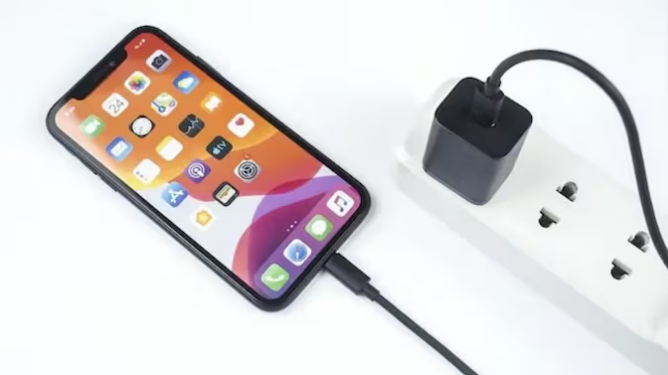 मोबाइल चार्ज गर्दा करेन्ट लागेर मृत्यु