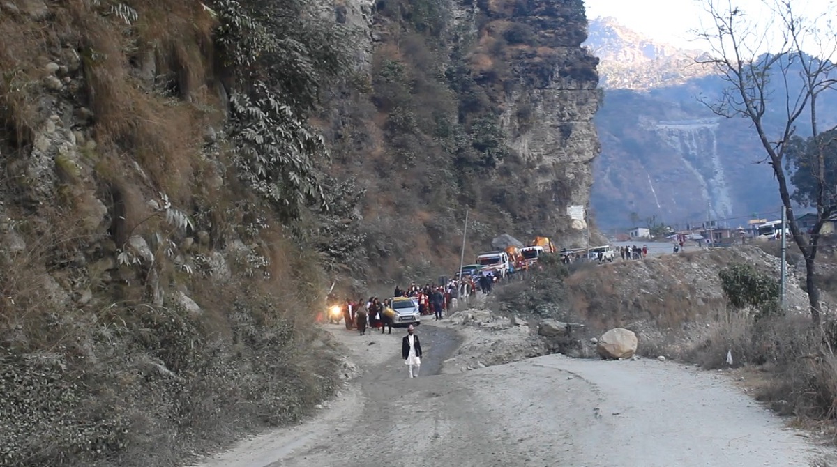 बेनी-गलेश्वर सडक दैनिक साढे ६ घण्टा बन्द हुने