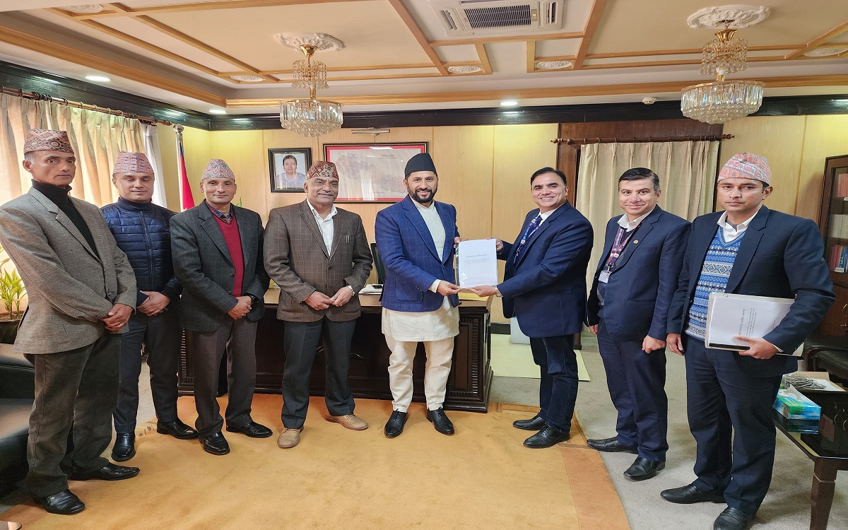 मिटरब्याजबाट पीडितको समस्या समाधान गर्न गठित कार्यदलले गृहमन्त्रीलाई बुझायो प्रतिवेदन