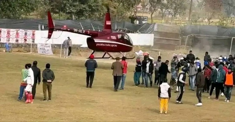 वालिङमा फुटबल भइरहेको मैदानमा एक्कासी हेलिकप्टर अवतरण गरेपछि तनाव