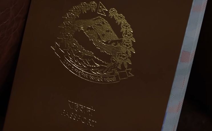 काठमाण्डाैमा तीन जनाकाे साथबाट ७ सय ३१ थान पासपाेर्ट बरामद