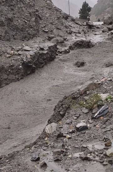 बाढी–पहिरोका कारण तीन वटा राजमार्ग बन्द